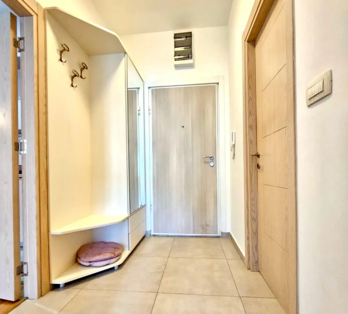 Rent, one bedroom apartment, 45m², Blok 6, Podgorica