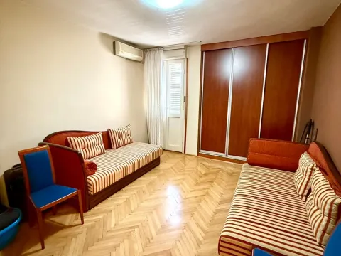 Rent, three bedroom apartment, 100m², Pejton, Podgorica - image 7
