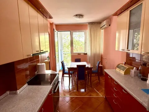 Rent, three bedroom apartment, 100m², Pejton, Podgorica - image 5