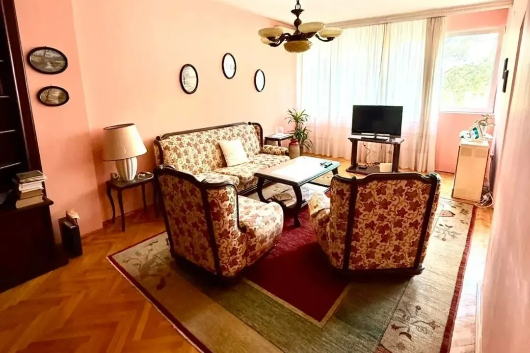 Rent, three bedroom apartment, 100m², Pejton, Podgorica