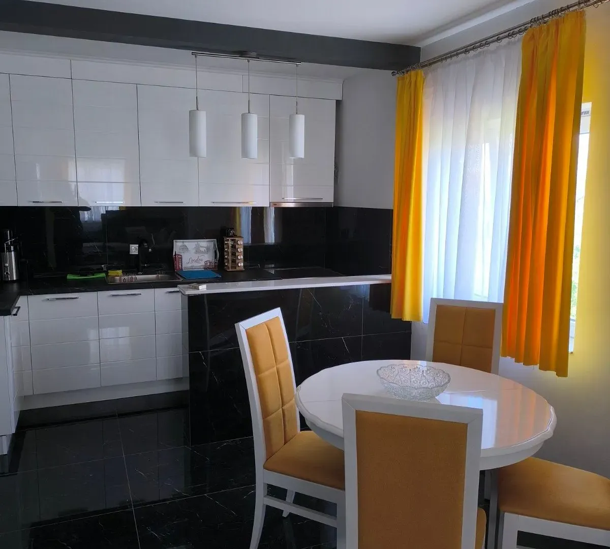 Prodaja, kuća, 280m², Sajlovo, Novi Sad Sve Podlokacije