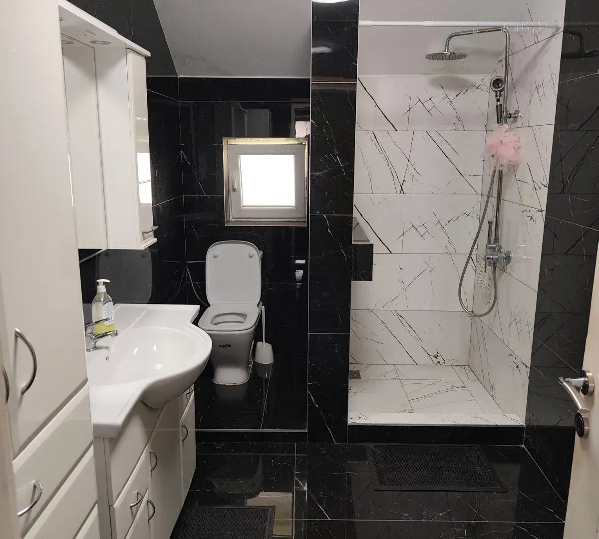 Prodaja, kuća, 280m², Sajlovo, Novi Sad Sve Podlokacije
