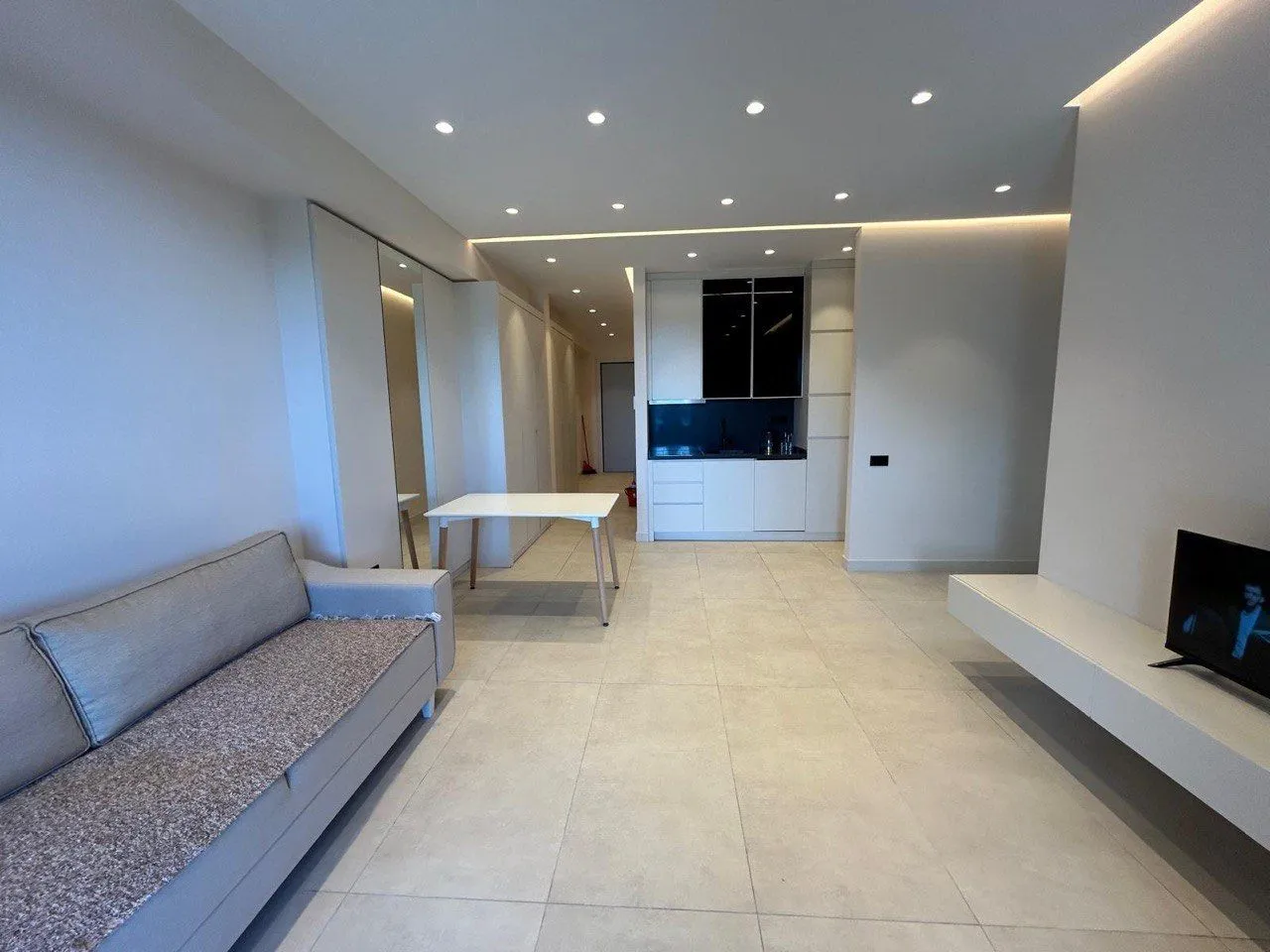 Sale, two bedroom apartment, 71m², Bečići, Budva