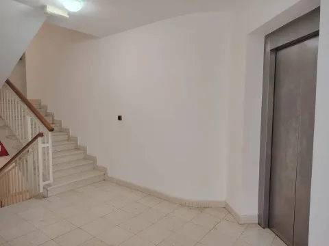 Sale, two bedroom apartment, 79m², Petrovac, Budva - image 8