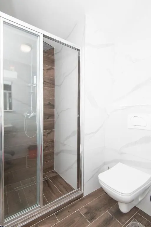 Izdavanje, jednosoban stan, 42m², Radanovići, Kotor