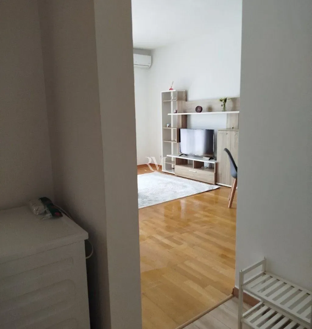 Rent, one bedroom apartment, 56m², Centar, Tivat