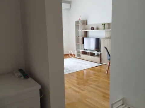 Rent, one bedroom apartment, 56m², Centar, Tivat - image 3