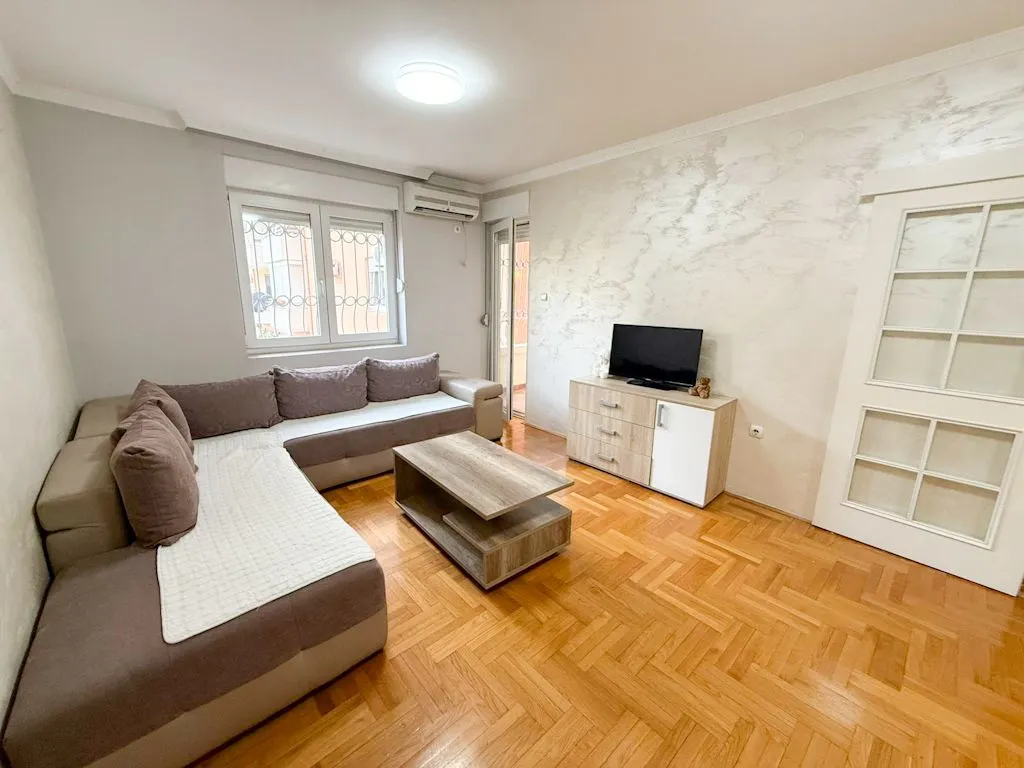 Izdavanje, jednosoban stan, 44m², Stari Aerodrom, Podgorica