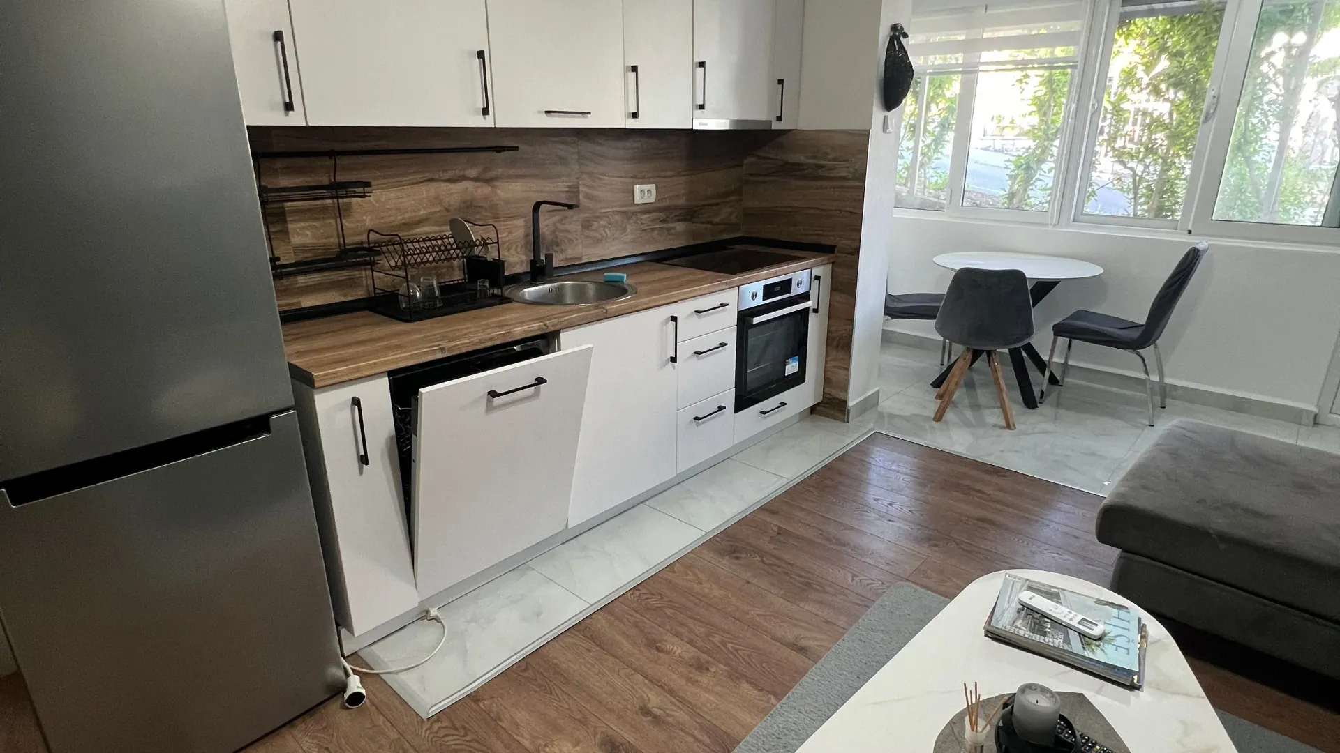 Rent, one bedroom apartment, 52m², Šušanj, Bar