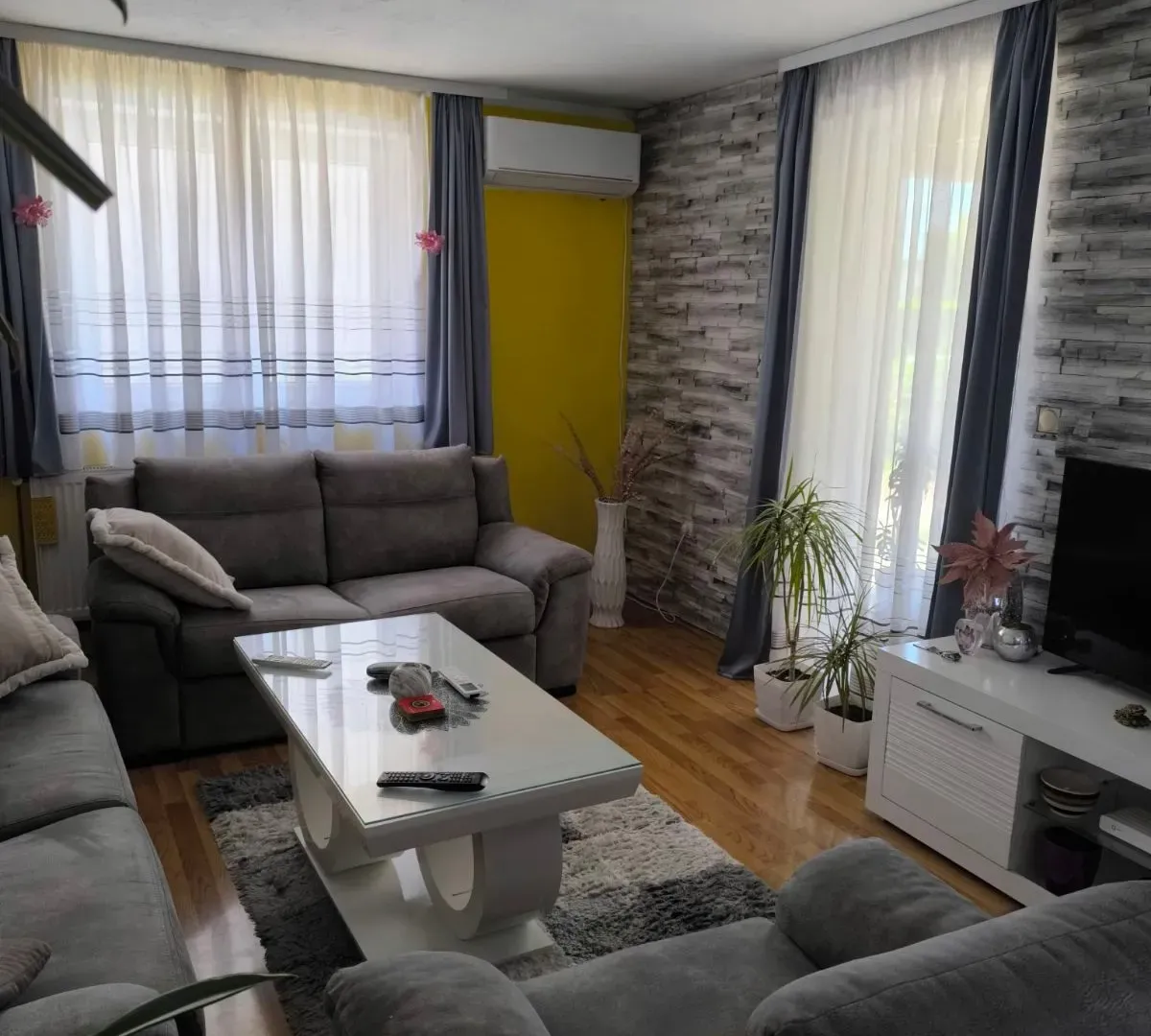 Prodaja, kuća, 280m², Sajlovo, Novi Sad Sve Podlokacije