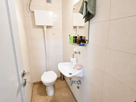 Izdavanje, trosoban stan, 100m², Pejton, Podgorica - image 11