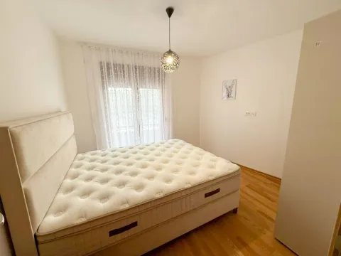 Izdavanje, jednosoban stan, 40m², Stari Aerodrom, Podgorica - image 4