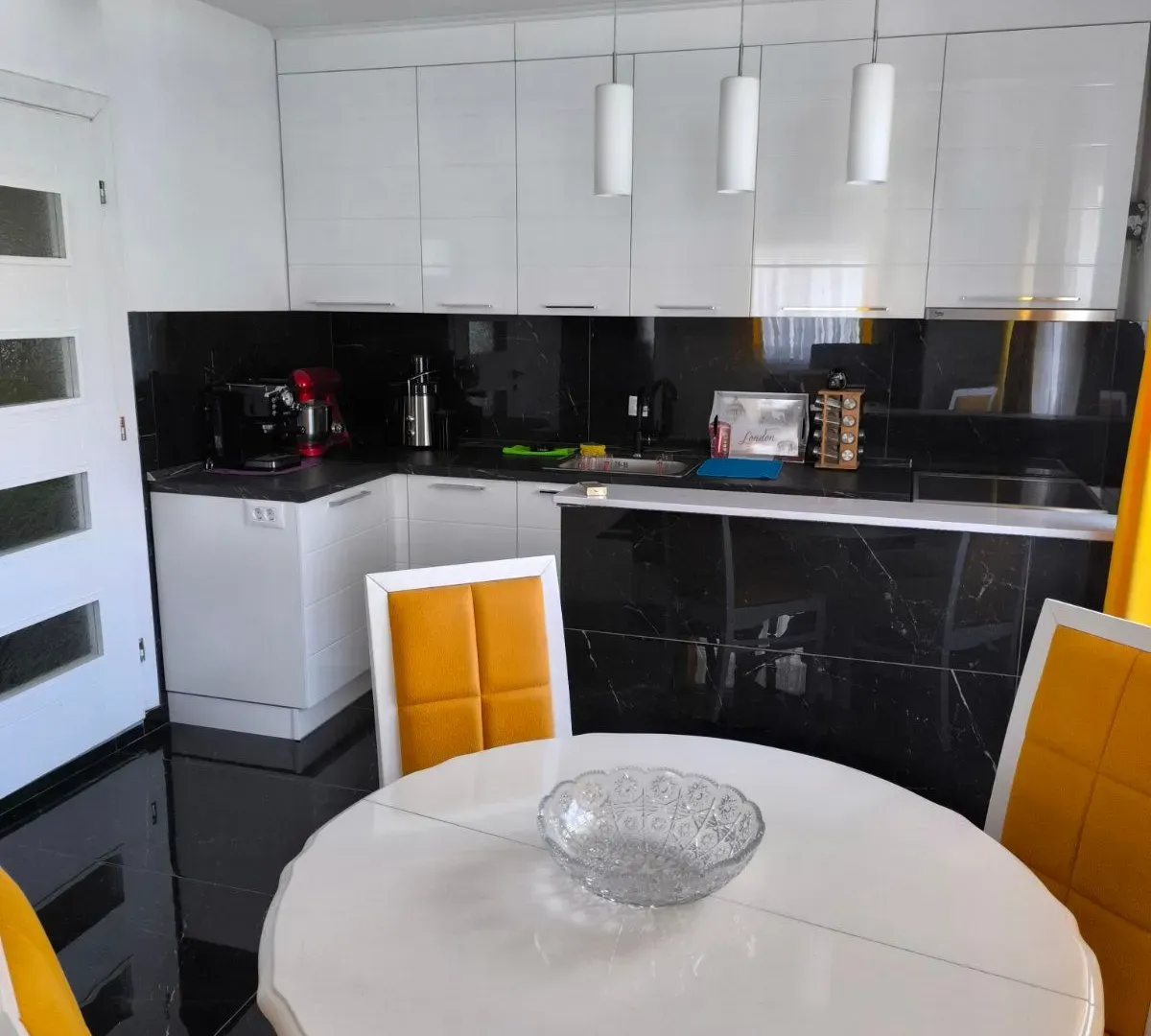 Prodaja, kuća, 280m², Sajlovo, Novi Sad Sve Podlokacije