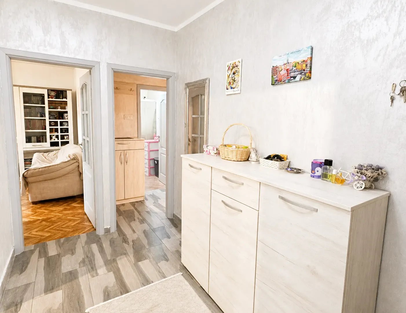 Rent, three bedroom apartment, 100m², Pejton, Podgorica