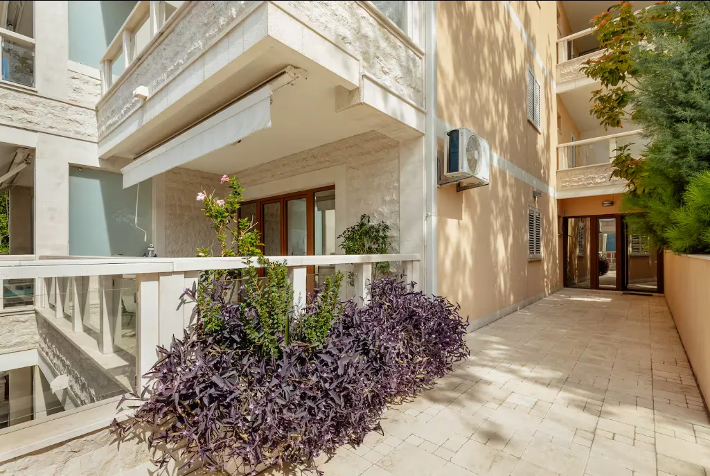 Prodaja, dvosoban stan, 106m², Donja Lastva, Tivat