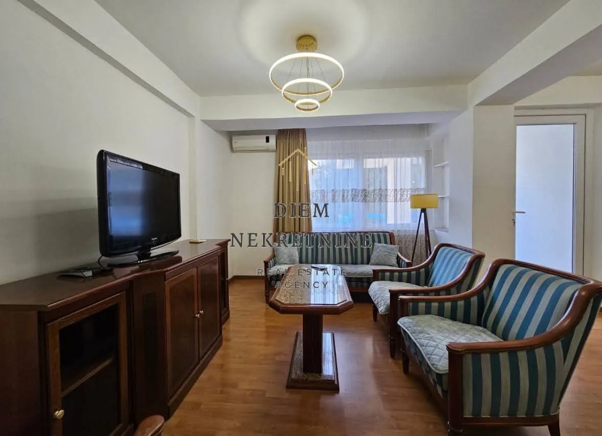 Izdavanje, trosoban stan, 110m², Centar, Bar