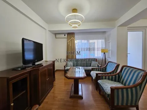 Izdavanje, trosoban stan, 110m², Centar, Bar - image 1