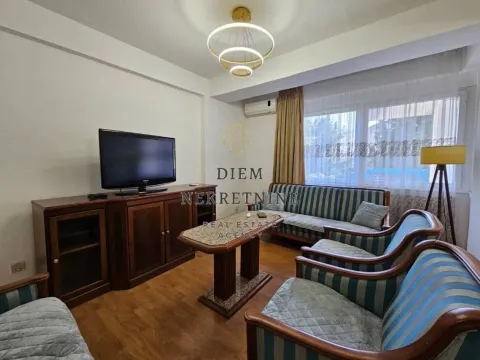 Izdavanje, trosoban stan, 110m², Centar, Bar - image 5