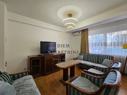 Izdavanje, trosoban stan, 110m², Centar, Bar - image 6