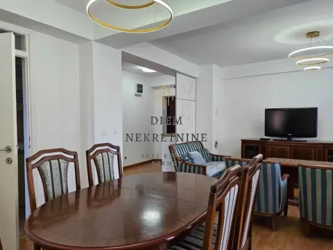 Izdavanje, trosoban stan, 110m², Centar, Bar - image 8