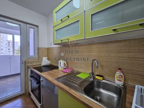 Izdavanje, trosoban stan, 110m², Centar, Bar - image 10