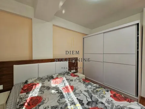 Izdavanje, trosoban stan, 110m², Centar, Bar - image 13