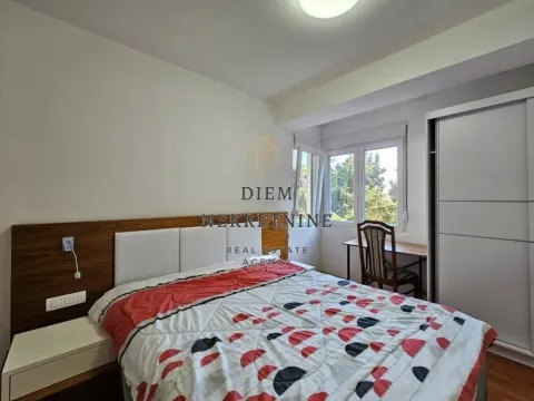 Izdavanje, trosoban stan, 110m², Centar, Bar - image 14