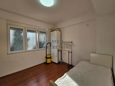 Izdavanje, trosoban stan, 110m², Centar, Bar - image 16