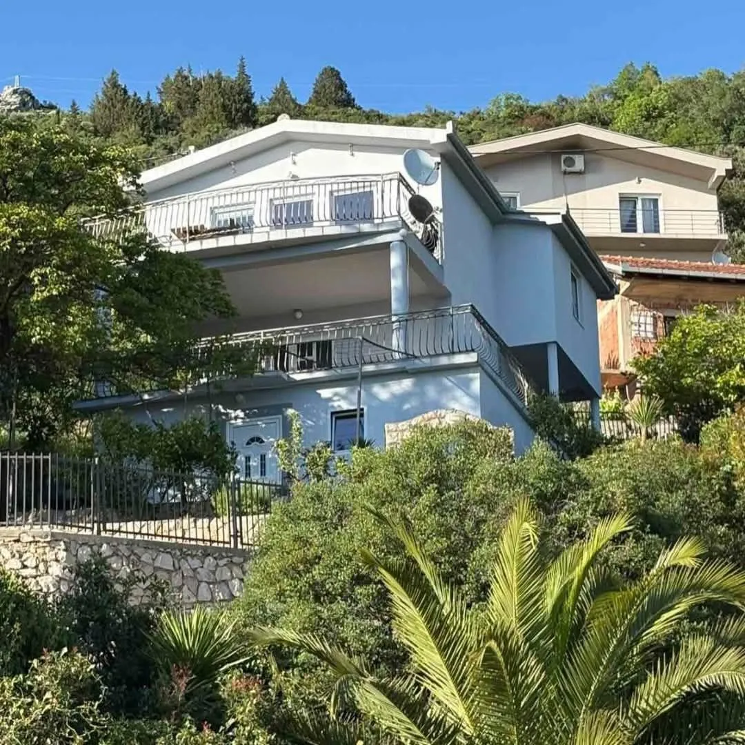 Izdavanje, kuća, 180m², Dobra Voda, Budva