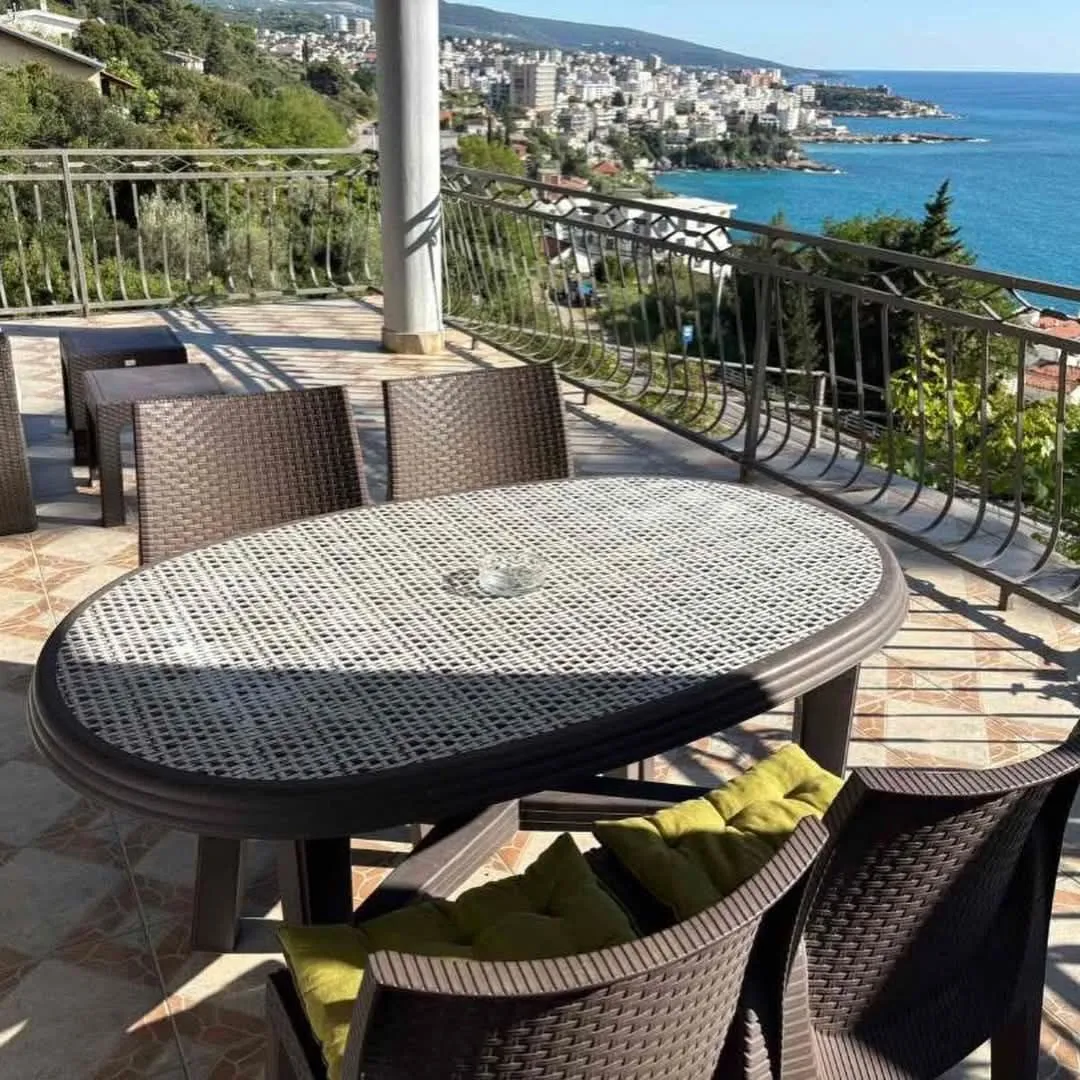 Izdavanje, kuća, 180m², Dobra Voda, Budva