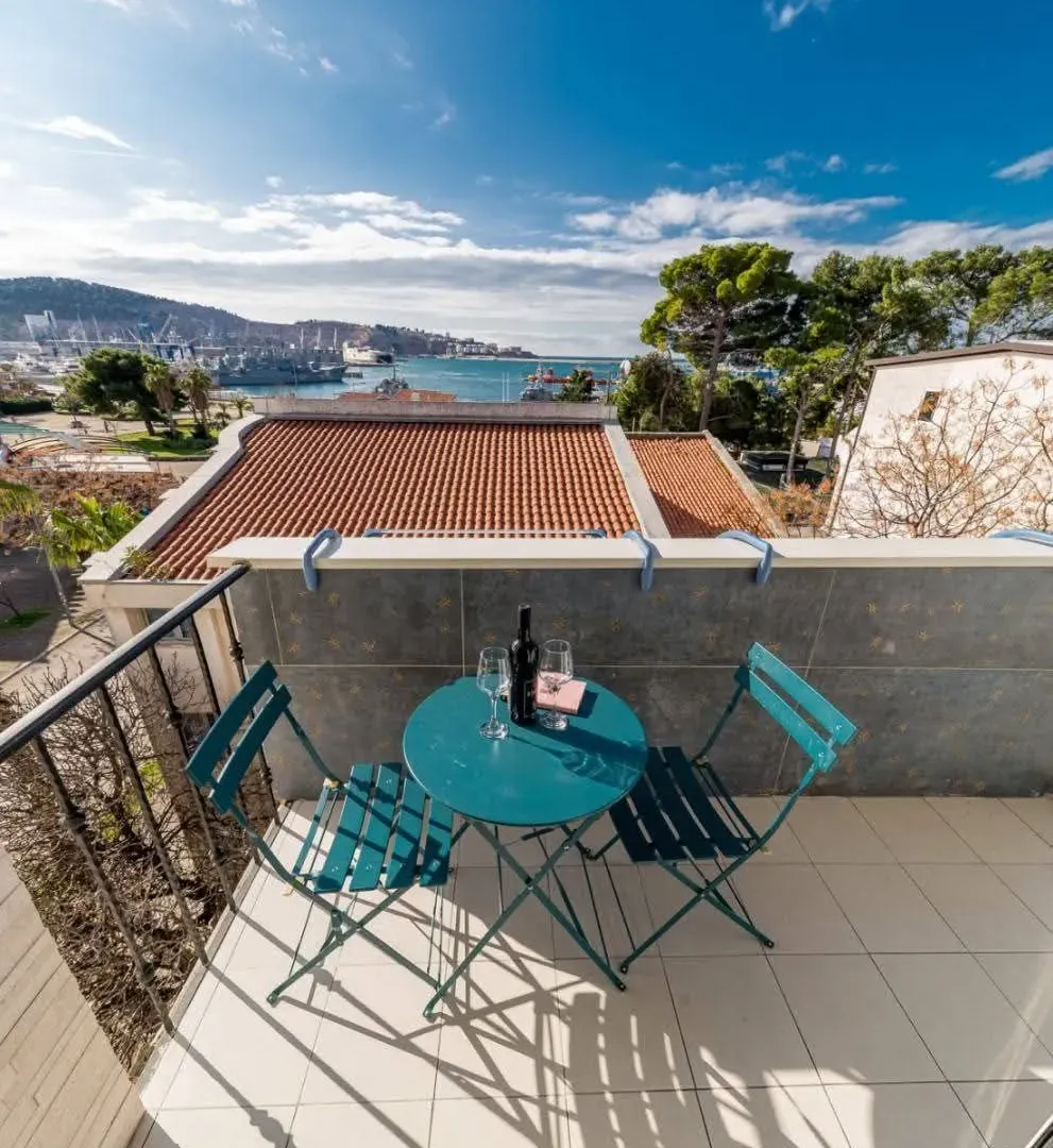 Rent, two bedroom apartment, 58m², Centar, Bar