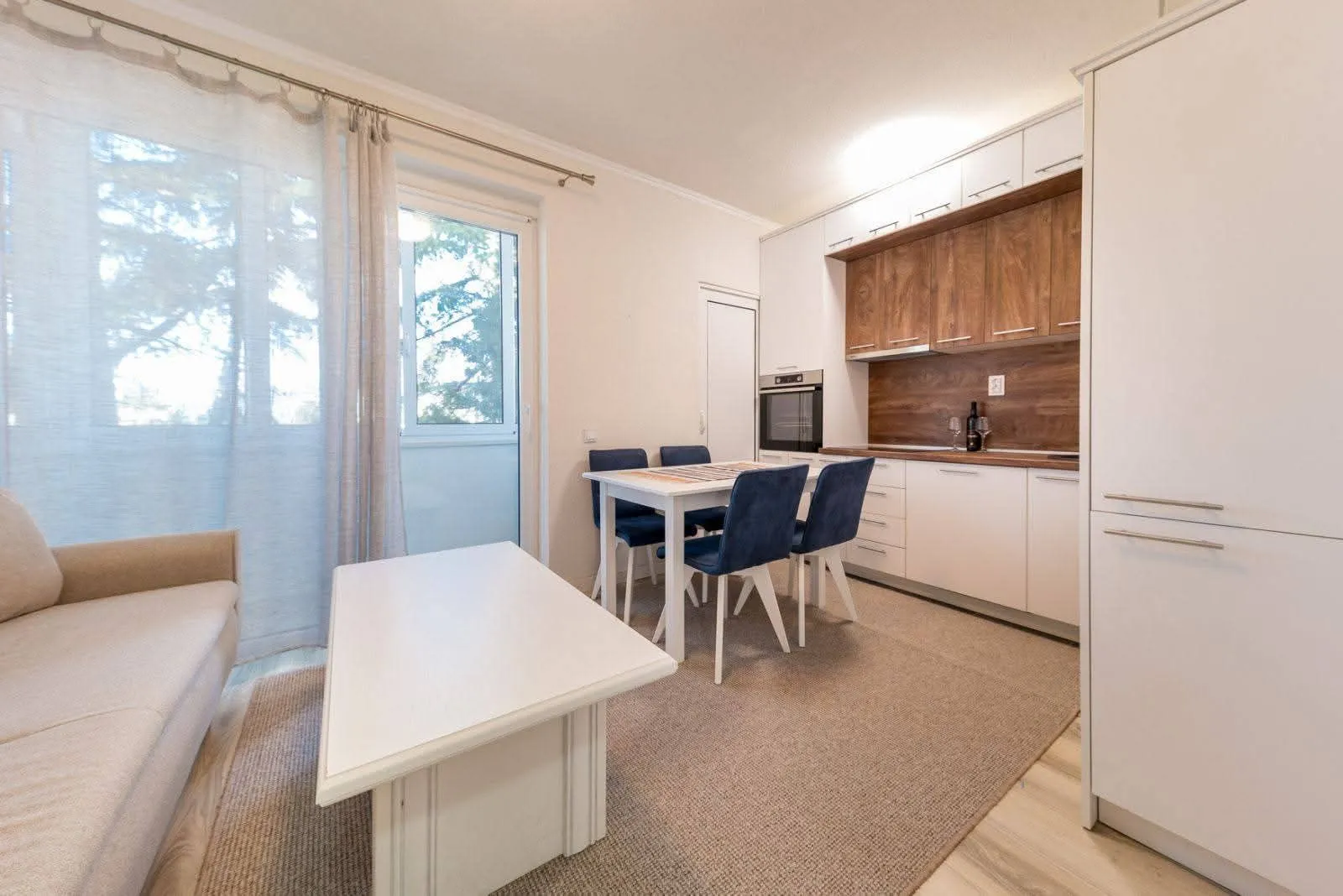 Izdavanje, dvosoban stan, 58m², Centar, Bar