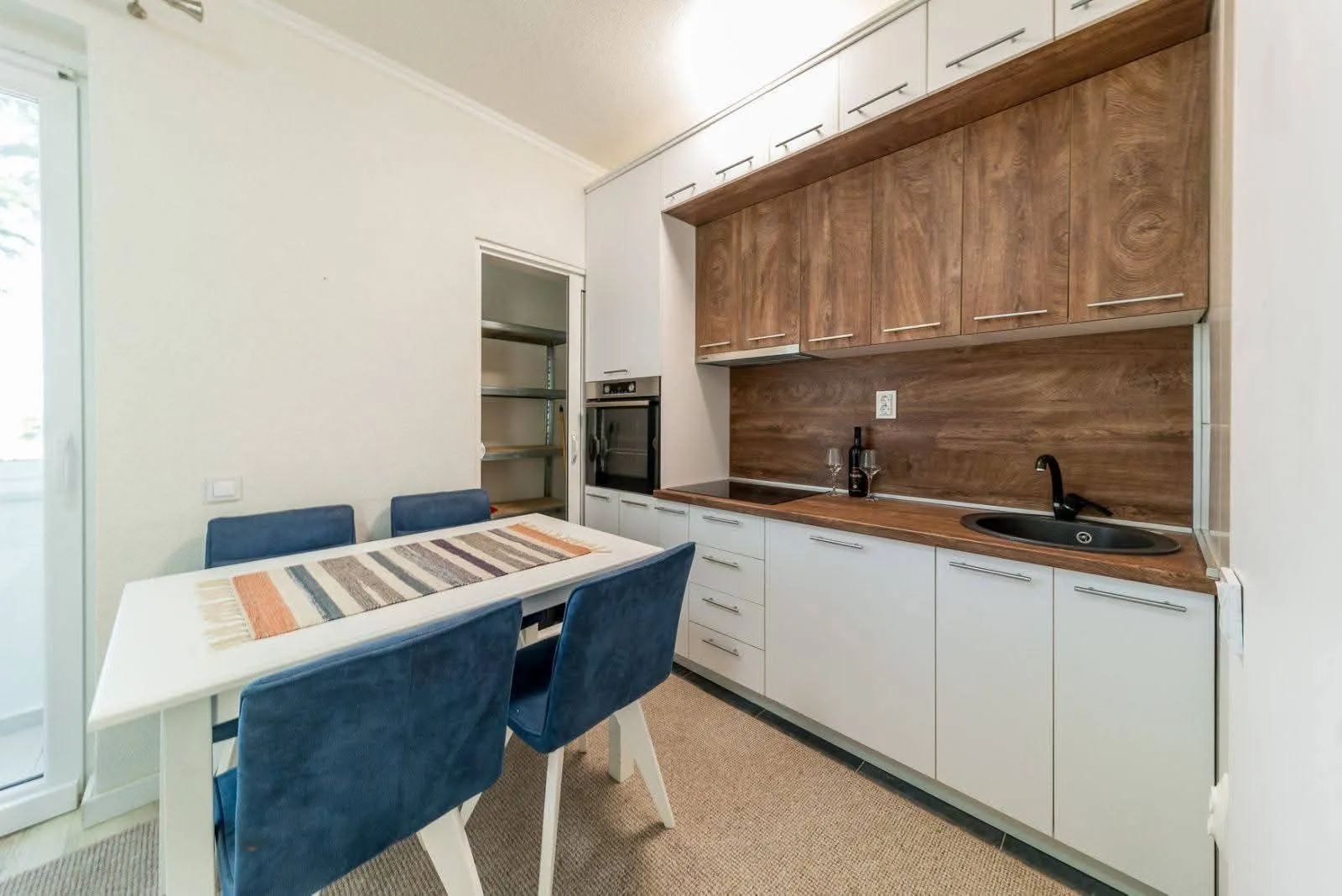 Izdavanje, dvosoban stan, 58m², Centar, Bar