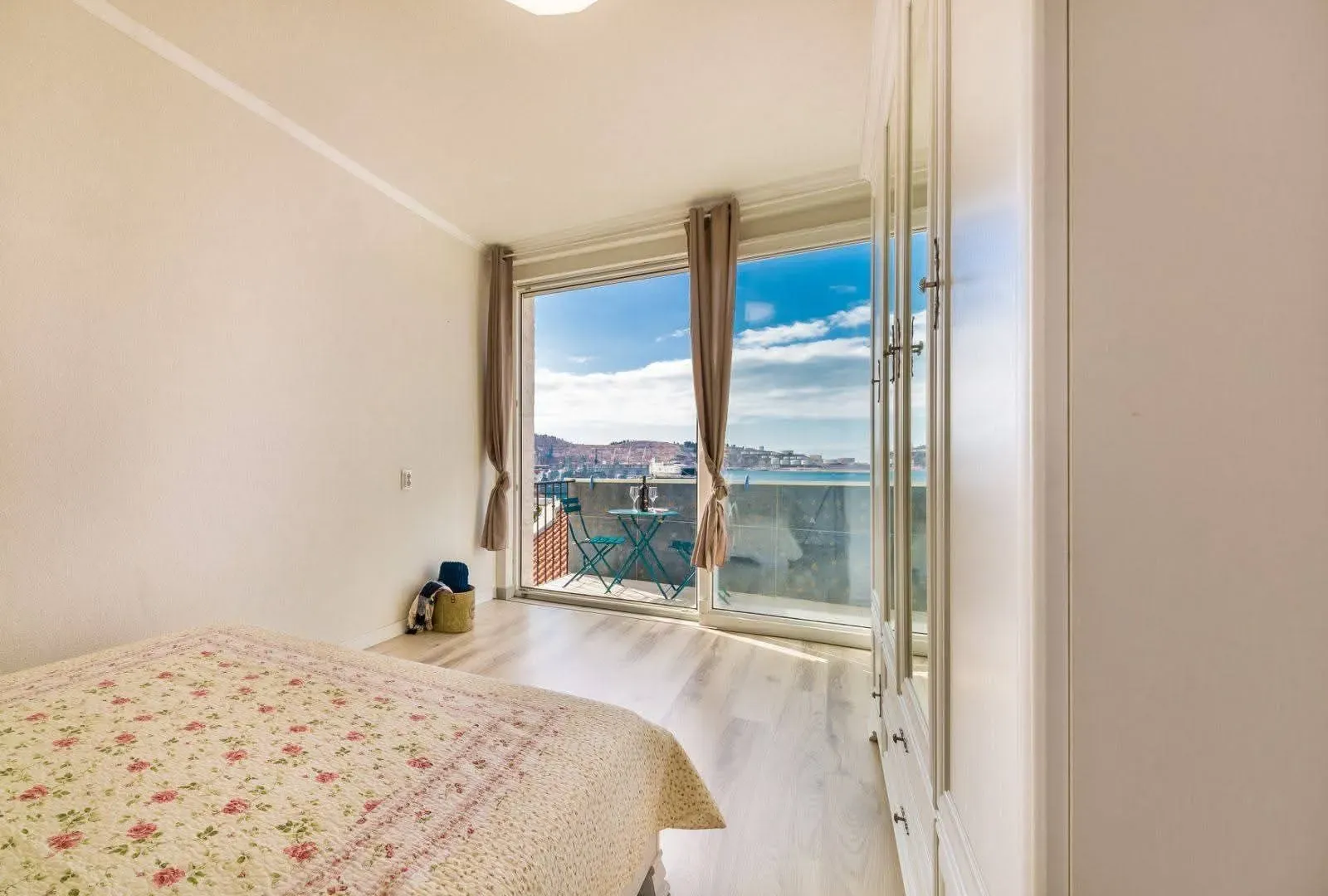 Izdavanje, dvosoban stan, 58m², Centar, Bar