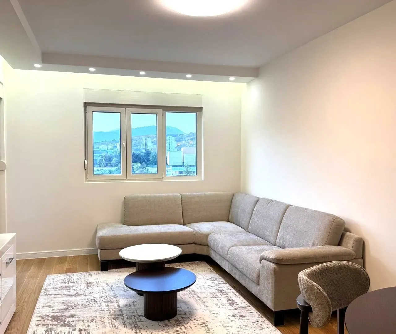Izdavanje, dvosoban stan, 68m², Central Point, Podgorica