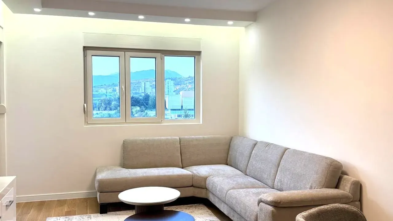 Izdavanje, dvosoban stan, 68m², Central Point, Podgorica