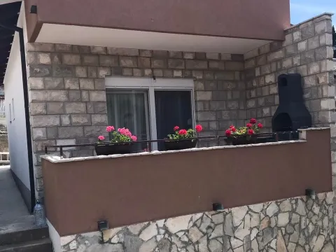 Kuća in Sutomore