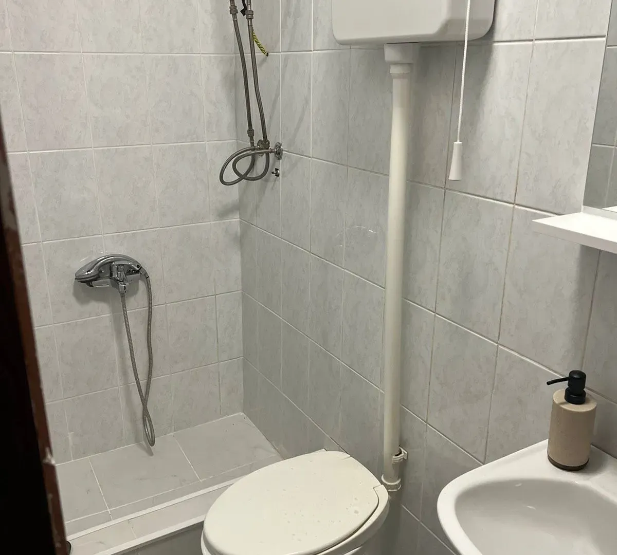 Izdavanje, kuća, 60m², Rogami, Podgorica