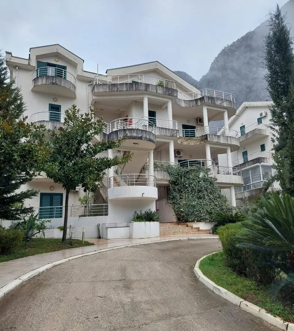 Sale, four bedroom apartment, 142m², Risan, Kotor