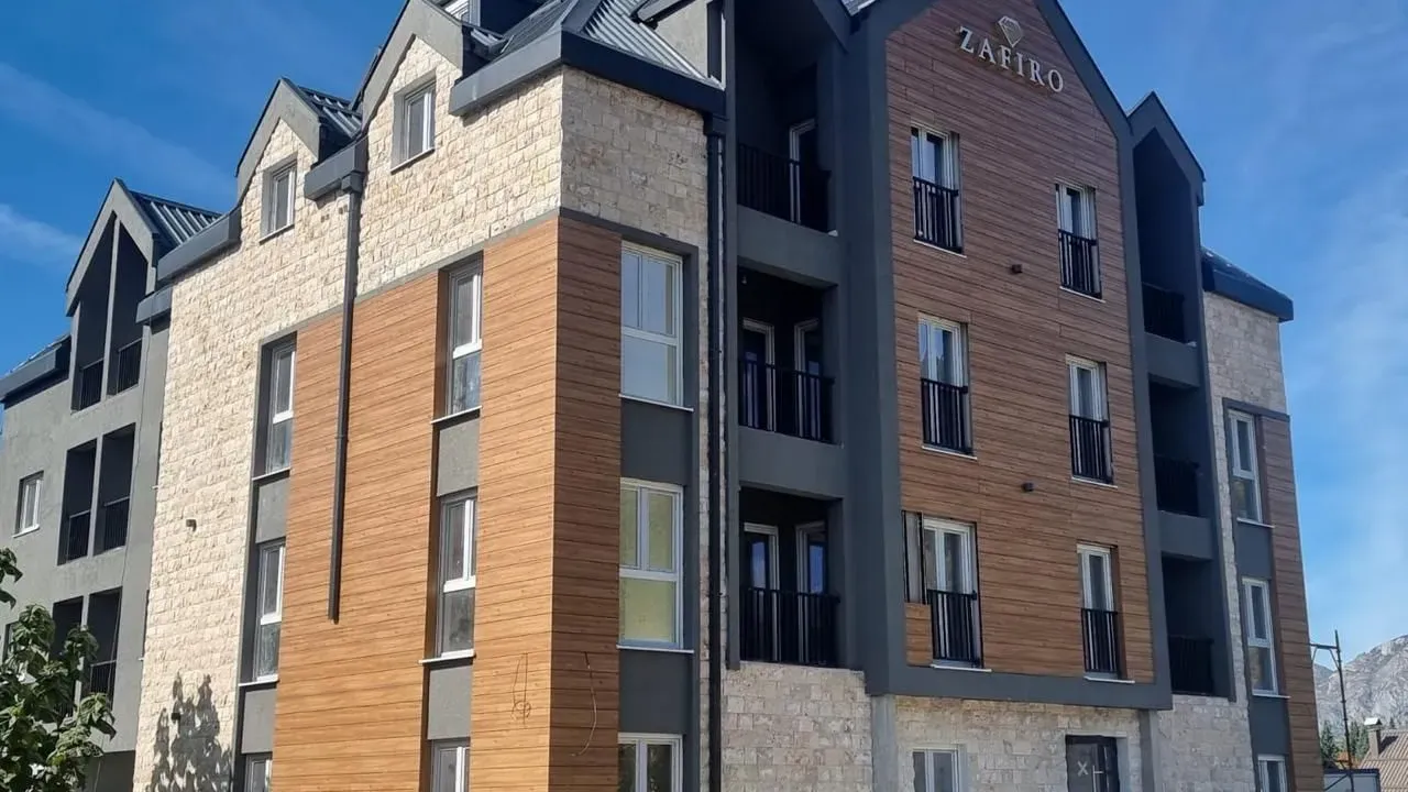 Prodaja, četvorosoban stan, 103m², Centar, Kolašin