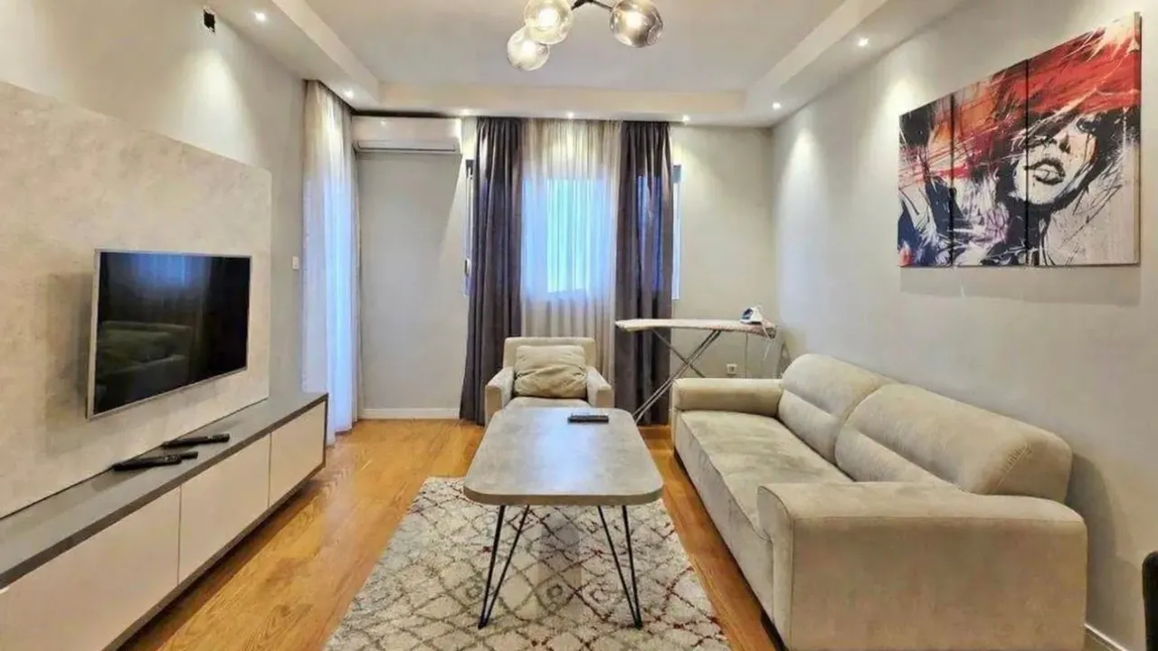 Izdavanje, jednosoban stan, 50m², Central Point, Podgorica