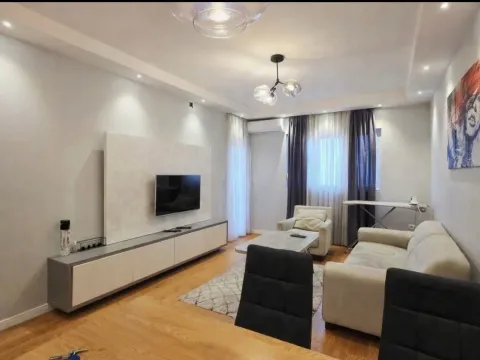 Izdavanje, jednosoban stan, 50m², Central Point, Podgorica - image 3