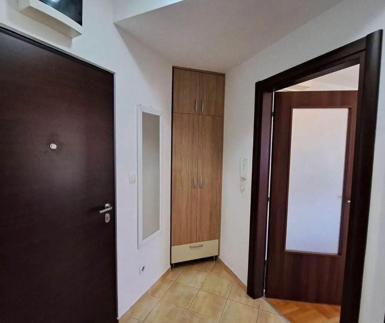 Izdavanje, jednosoban stan, 46m², Stari Aerodrom, Podgorica