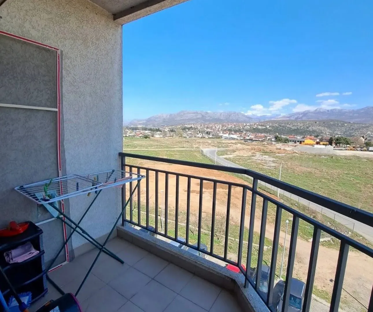 Izdavanje, jednosoban stan, 46m², Stari Aerodrom, Podgorica
