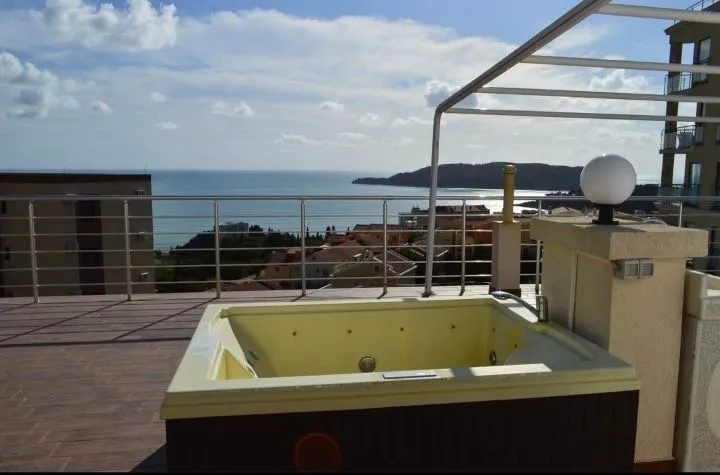 Prodaja, dvosoban stan, 72m², Bečići, Budva
