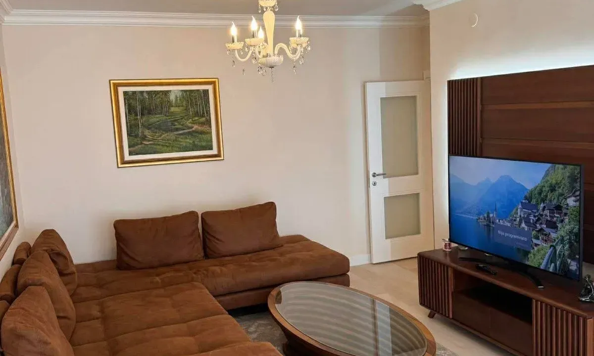 Izdavanje, trosoban stan, 103m², Centar, Podgorica