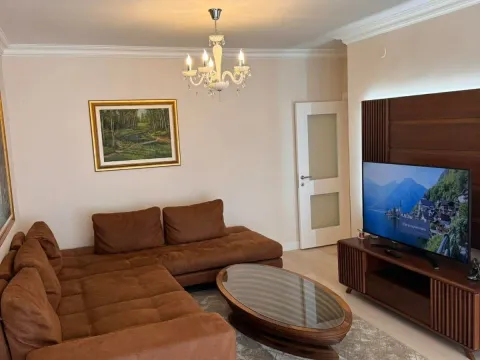 Izdavanje, trosoban stan, 103m², Centar, Podgorica - image 1
