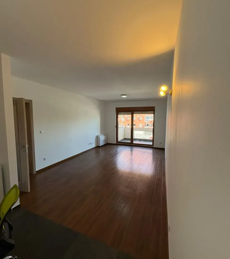 Izdavanje, dvosoban stan, 69m², Master Kvart, Podgorica