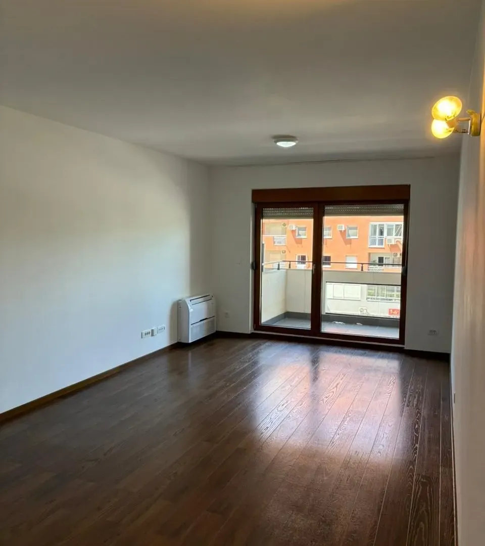 Izdavanje, dvosoban stan, 69m², Master Kvart, Podgorica