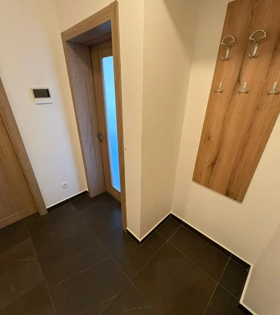 Izdavanje, dvosoban stan, 69m², Master Kvart, Podgorica